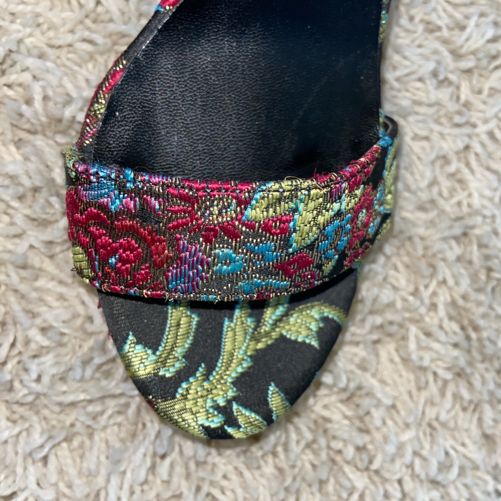 Guess Heels - Picture 3 of 6